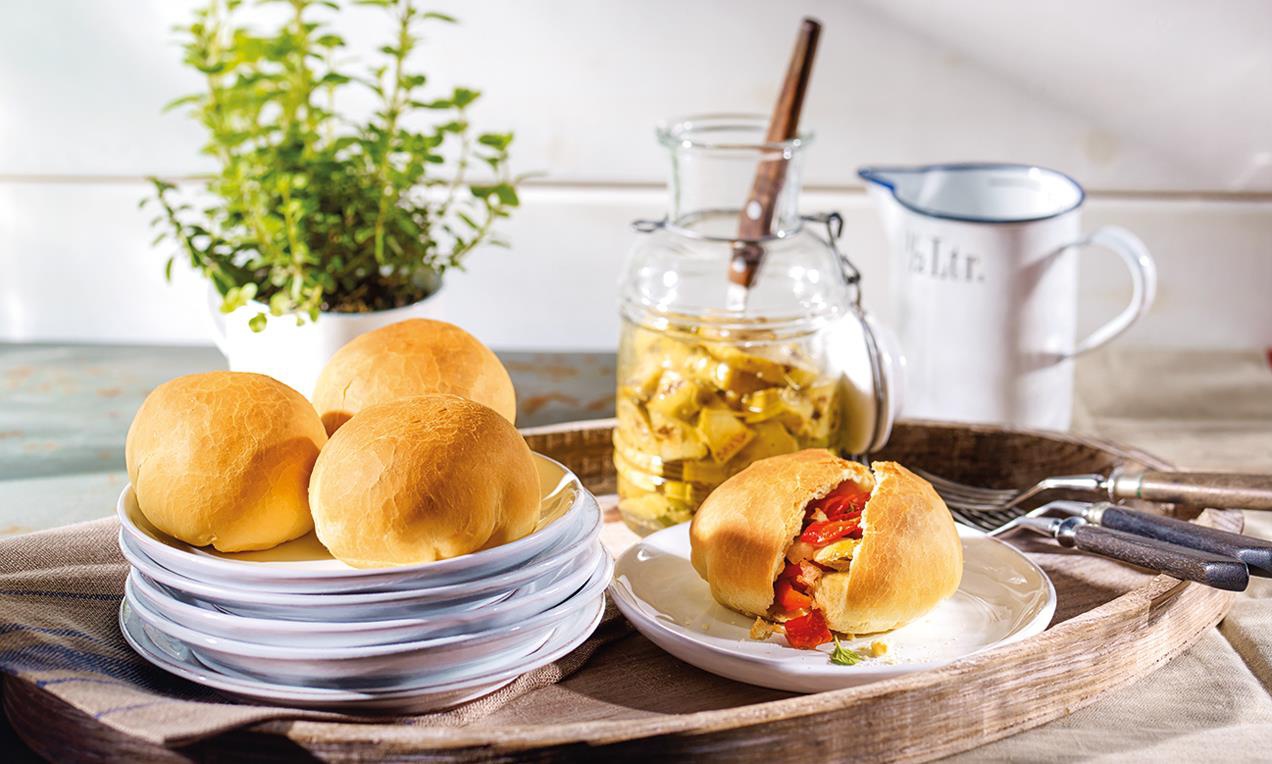 Zöldséges-mozzarellás töltött zsömlék