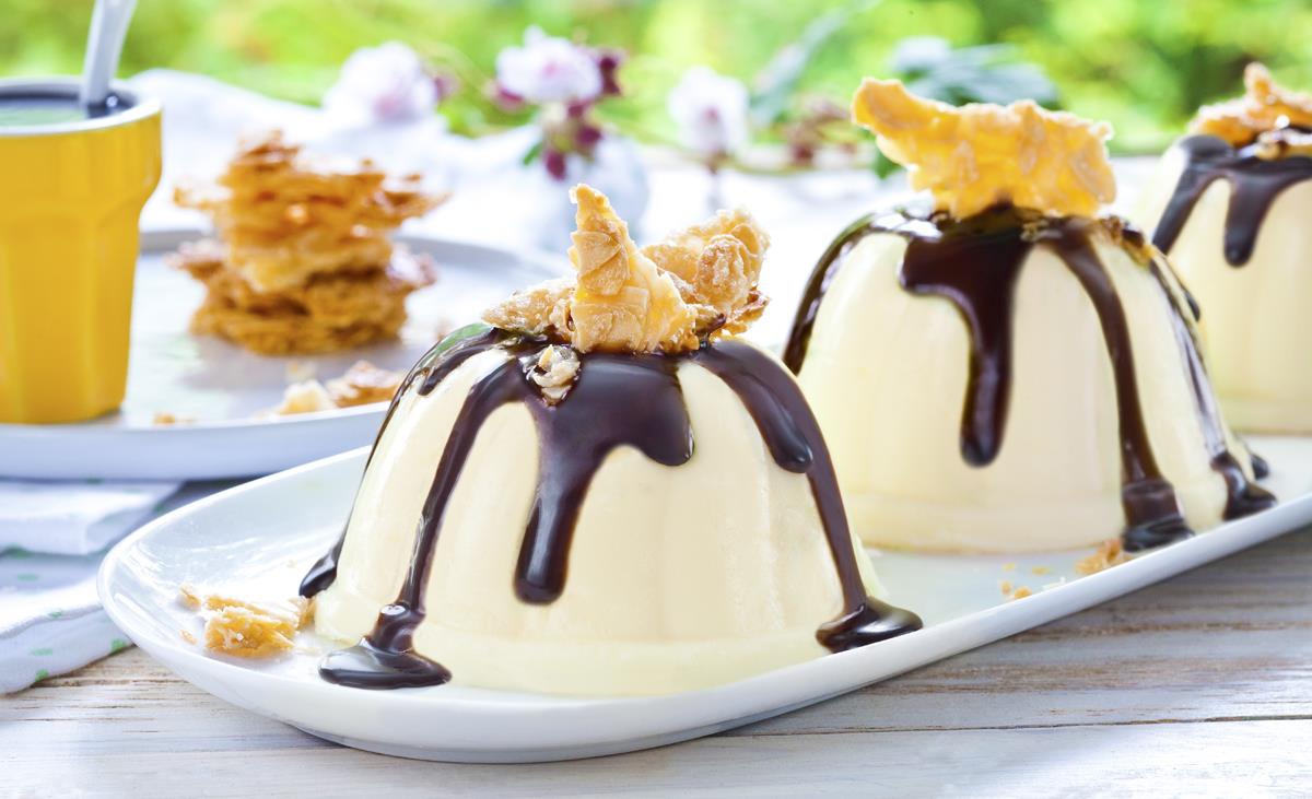 Fehércsokoládés puding csokoládéöntettel