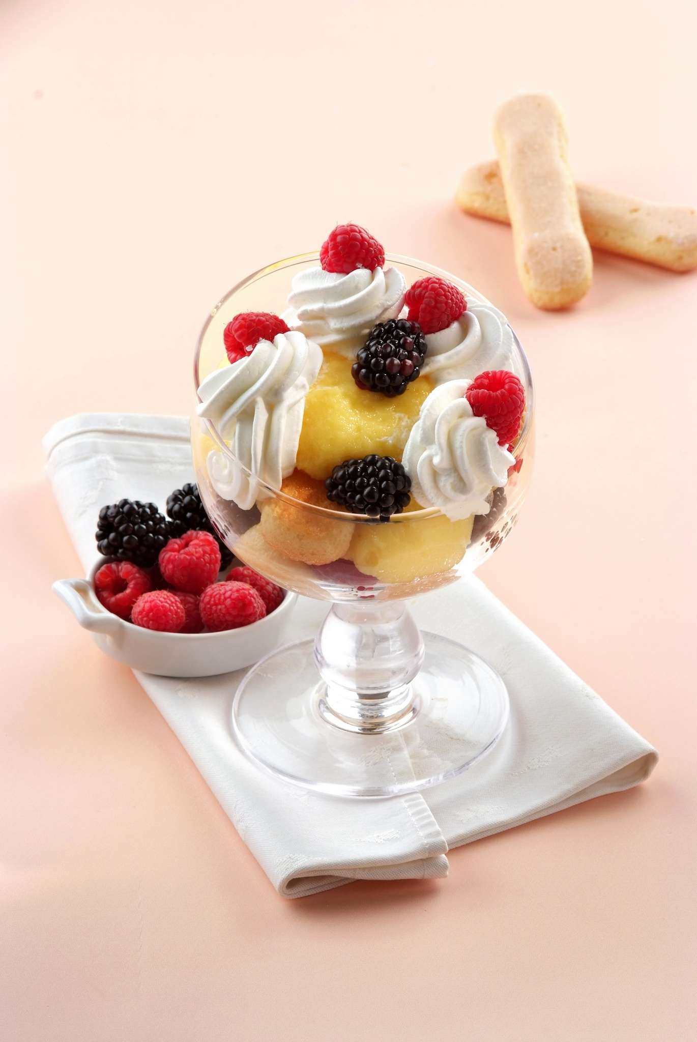 Pohárkrém bogyós gyümölcsökkel