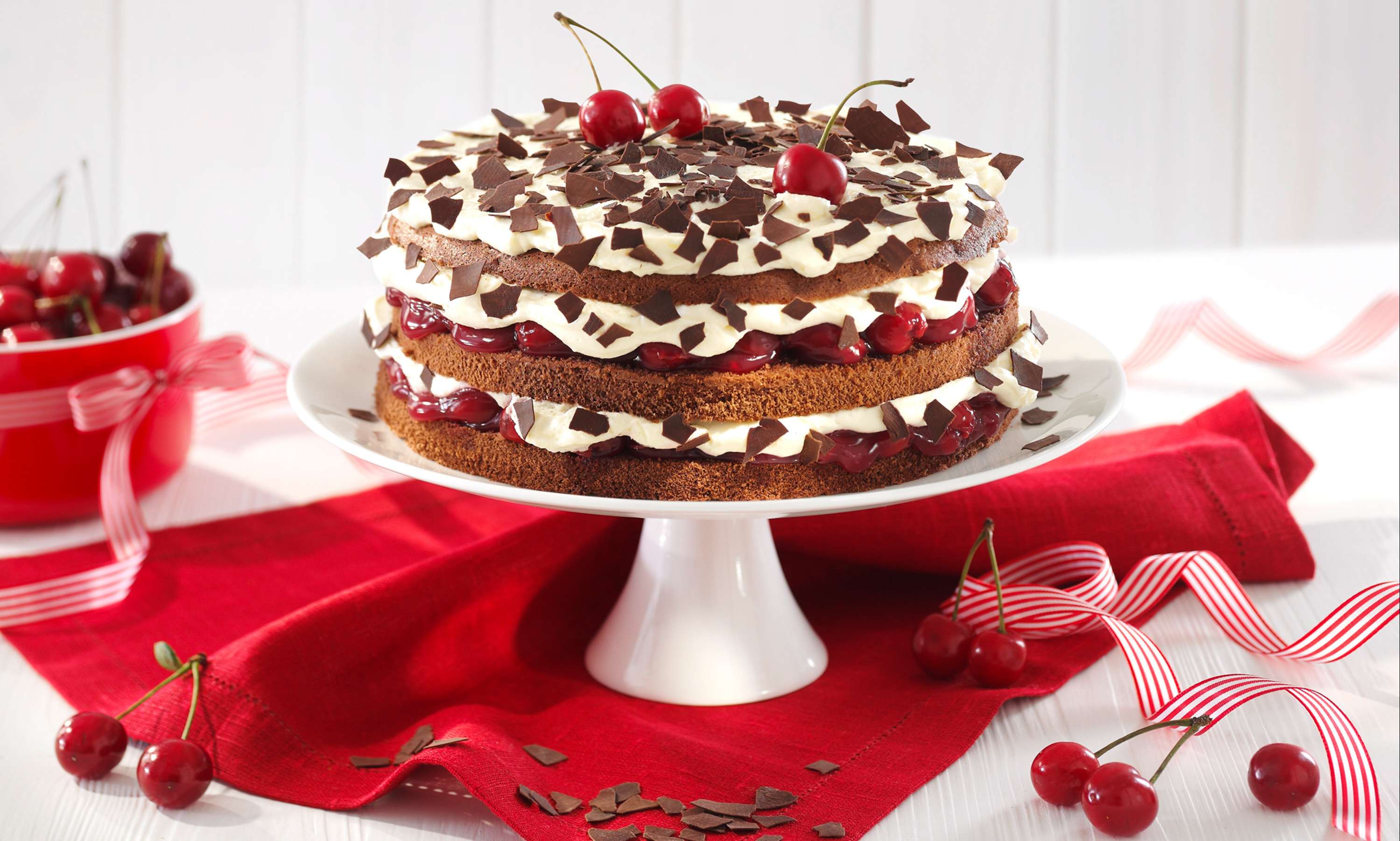 Meggyes-tejszínes torta