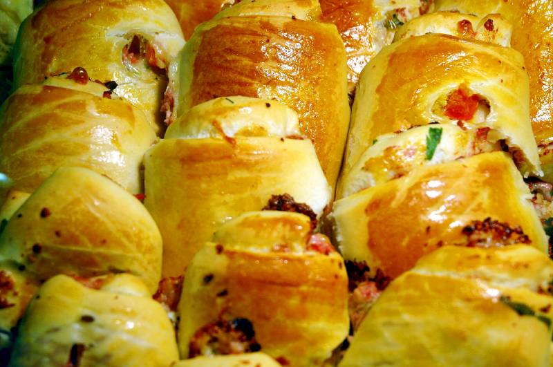 Bacon-nel és chilivel töltött sörkifli