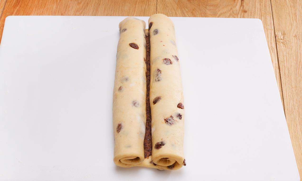 Csoki tekercs gyümölcskenyér módra