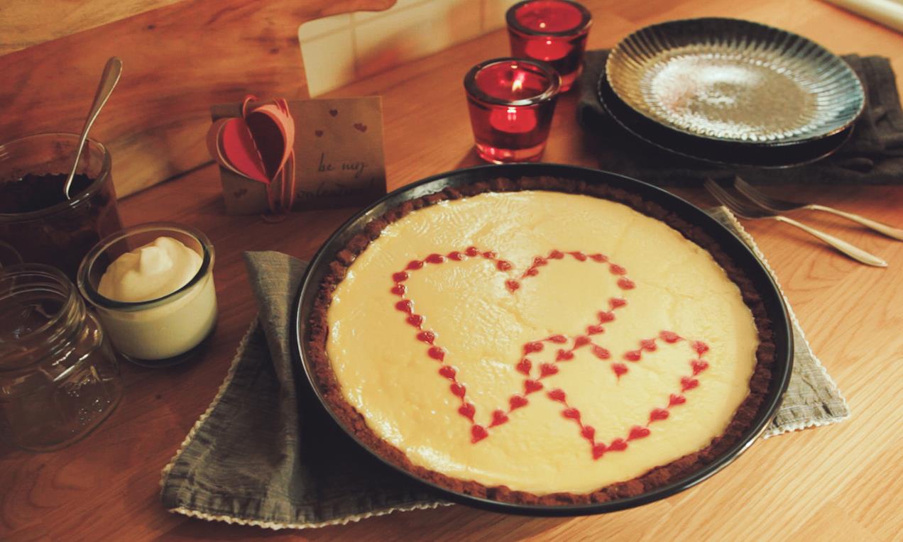 Amerikai sajttorta bájos szíves díszítéssel