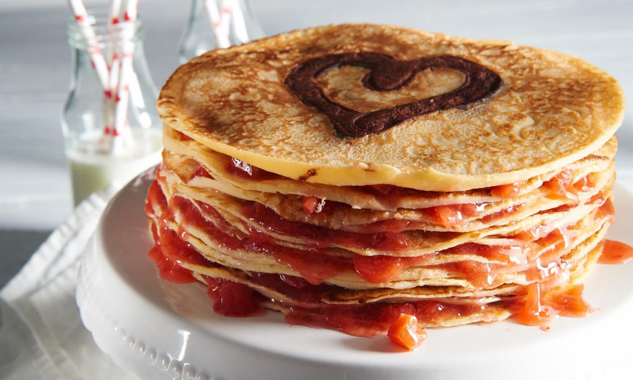 Palacsintatorta eperdzsemmel