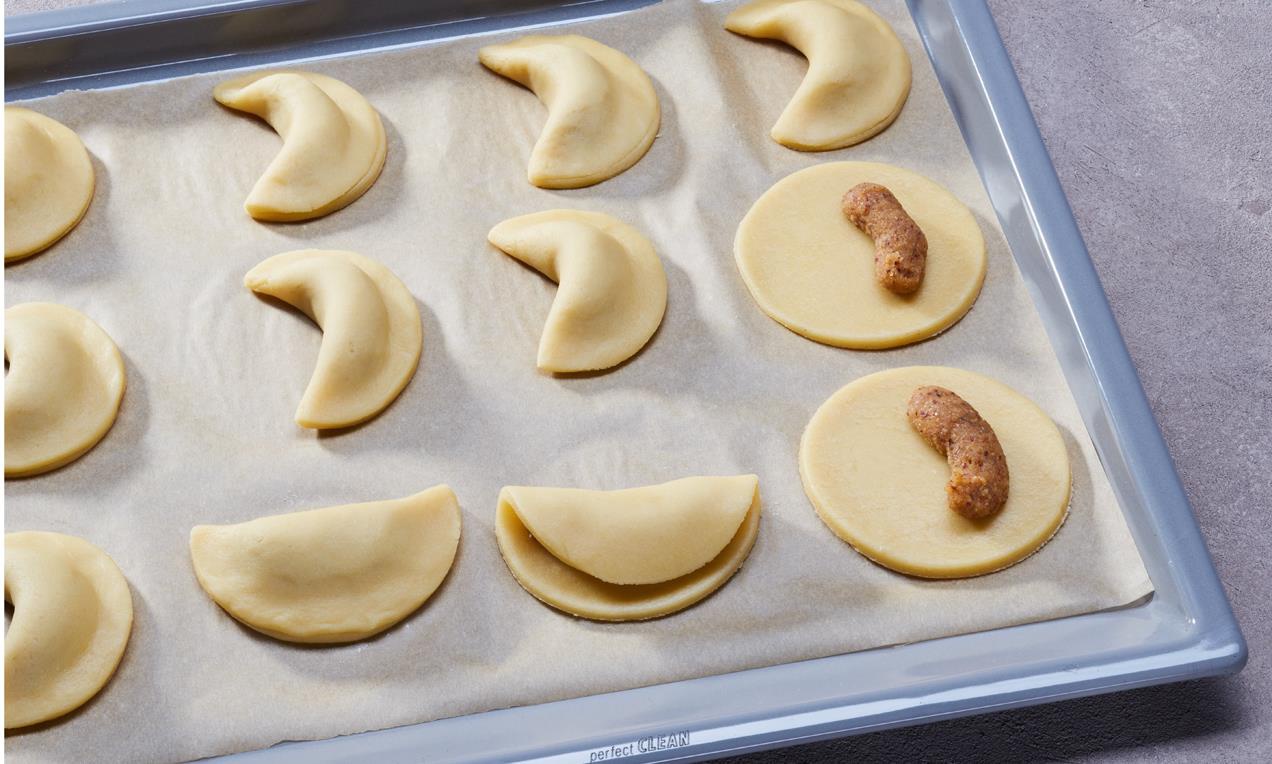 Kiflik diós-marcipános töltelékkel