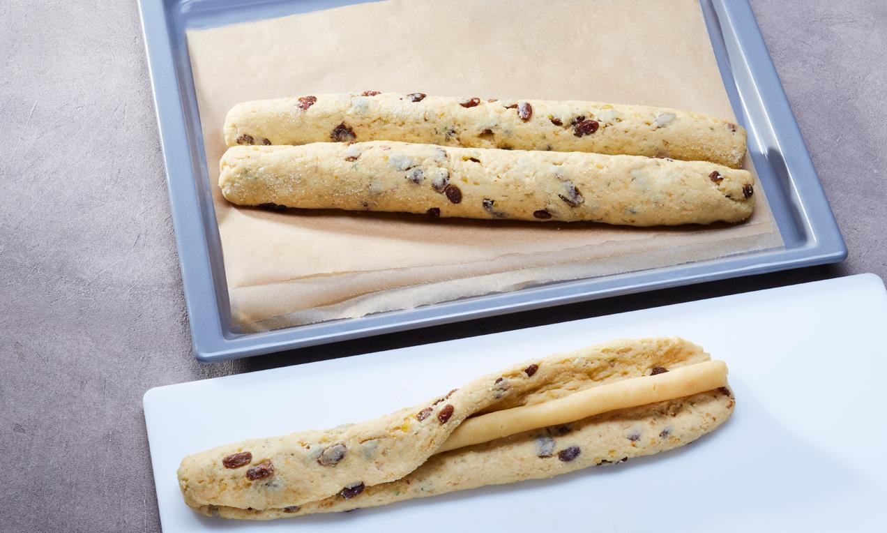 Túrós gyümölcskenyér marcipánnal