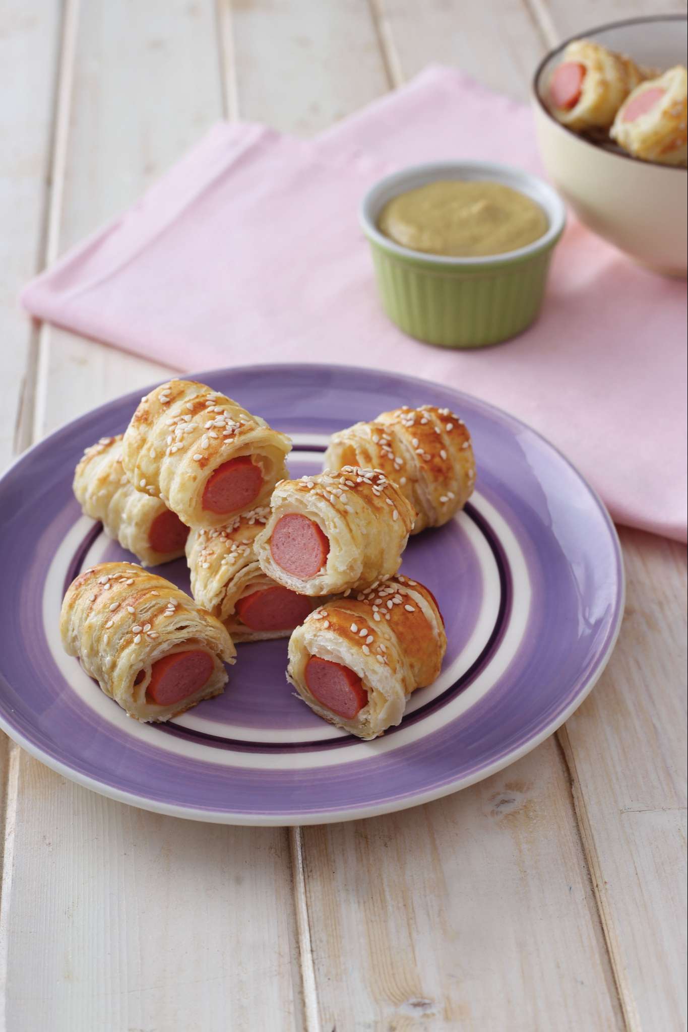 Mustáros - virslis roló