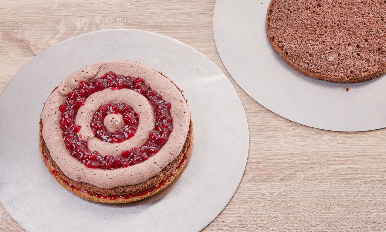 Mézeskalács-figurás torta