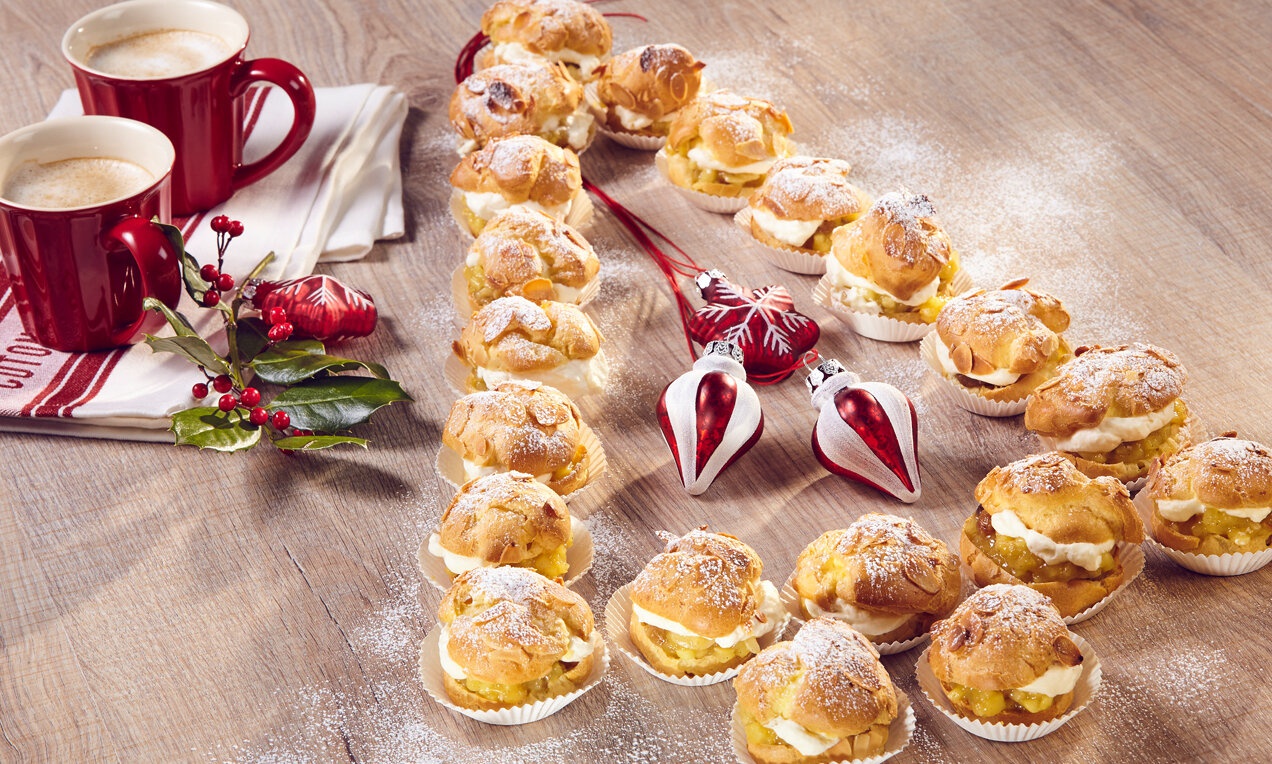 Képviselőfánk-fenyő sült alma töltelékkel