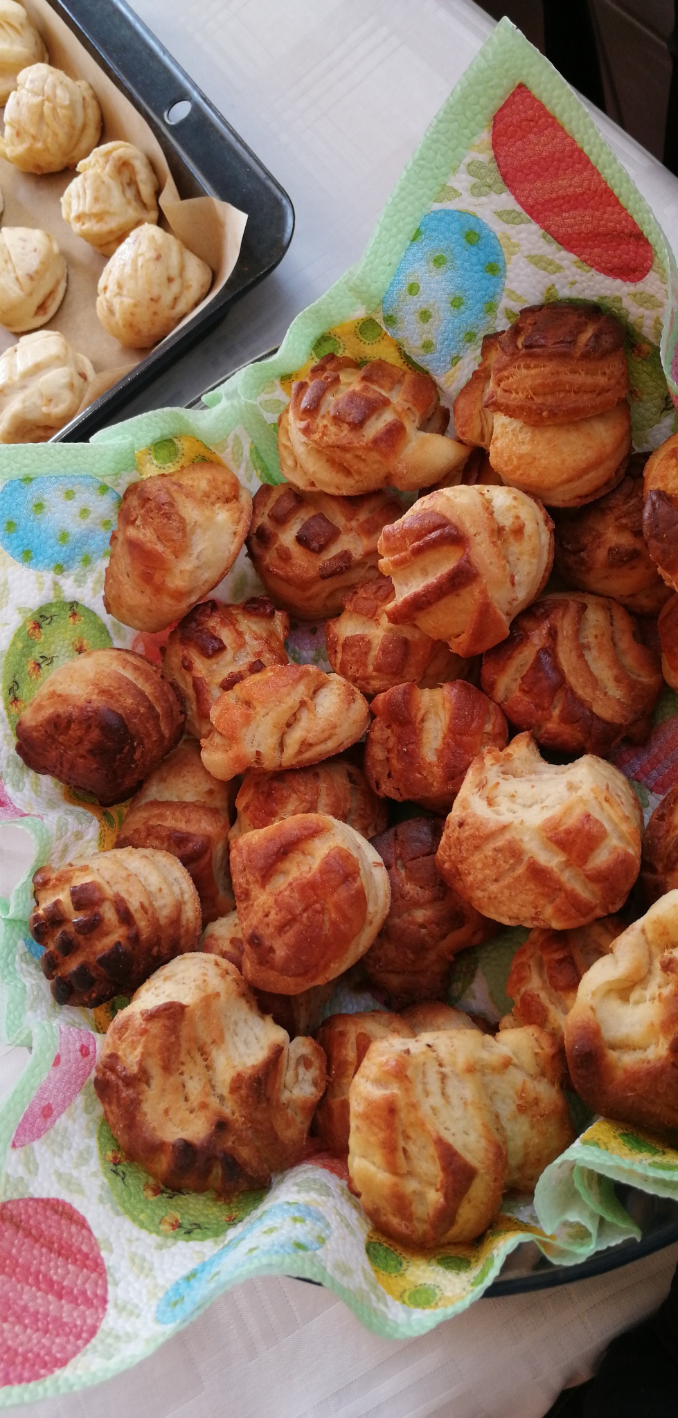 Hajtogatott tepertős pogácsák