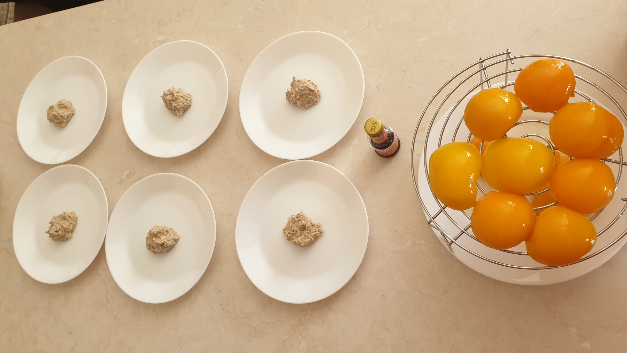 Pudingos barack gömb alatt megbúvó diós halom