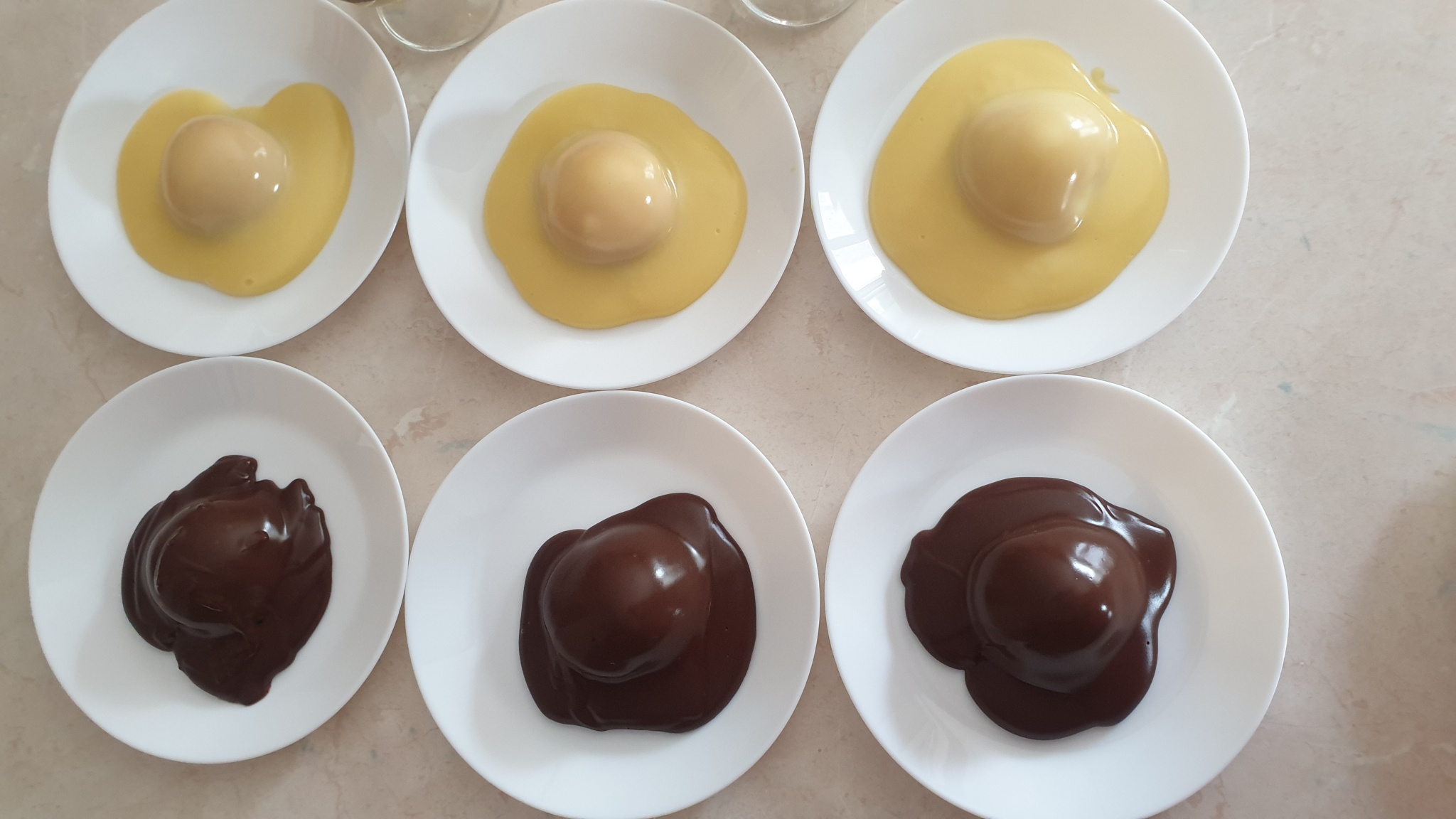 Pudingos barack gömb alatt megbúvó diós halom