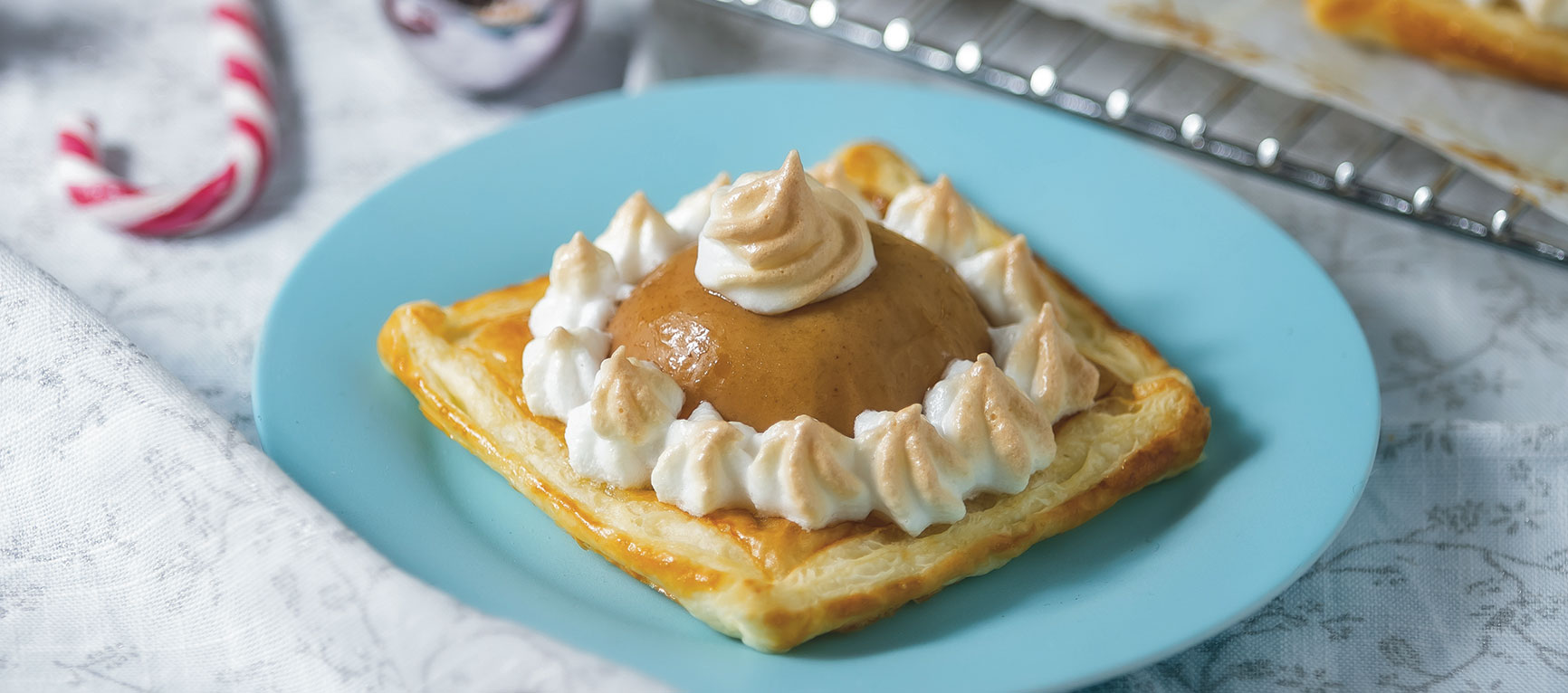 Sült almaszeletek leveles tésztával