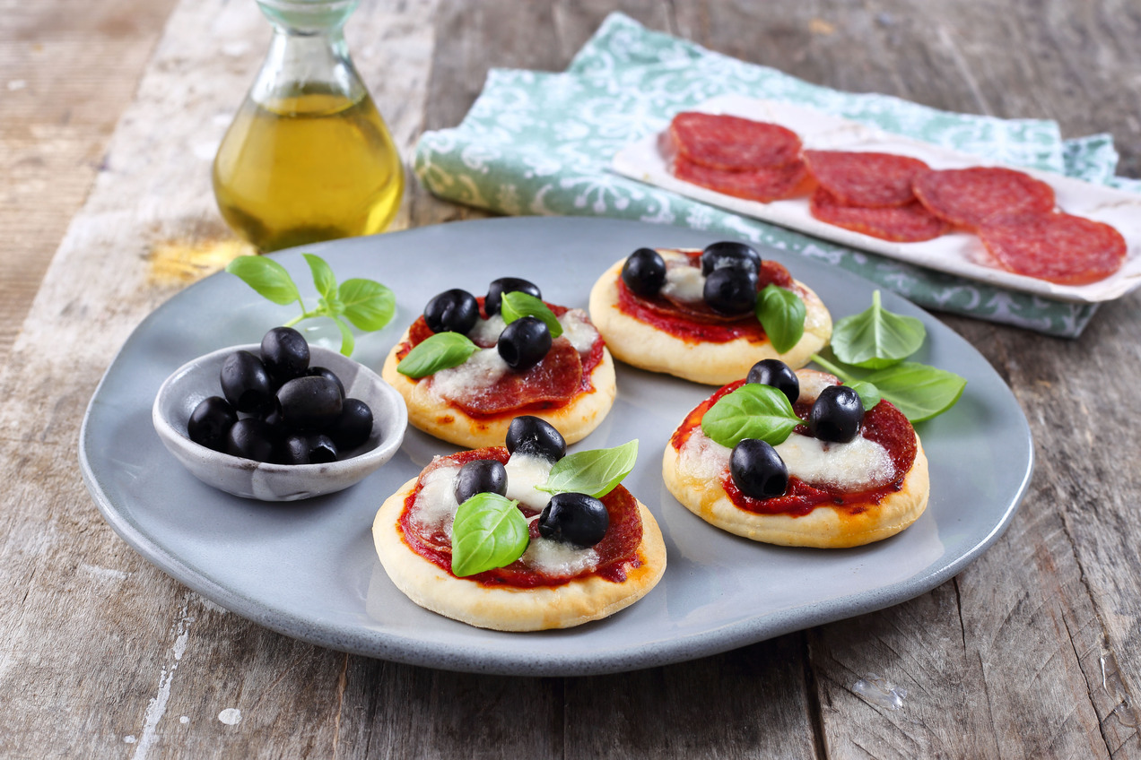Szalámis-olajbogyós minipizzák