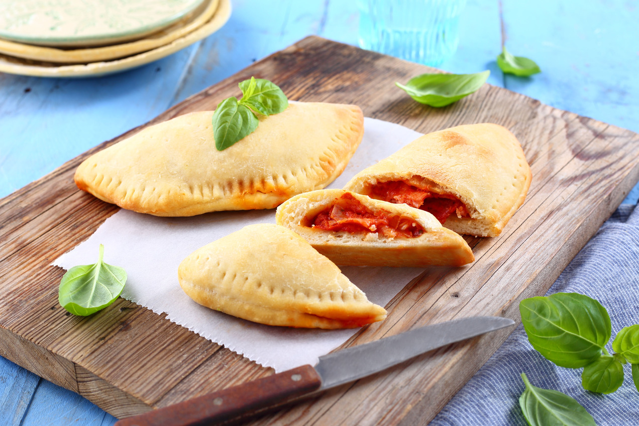 Sonkás-paradicsomos calzone