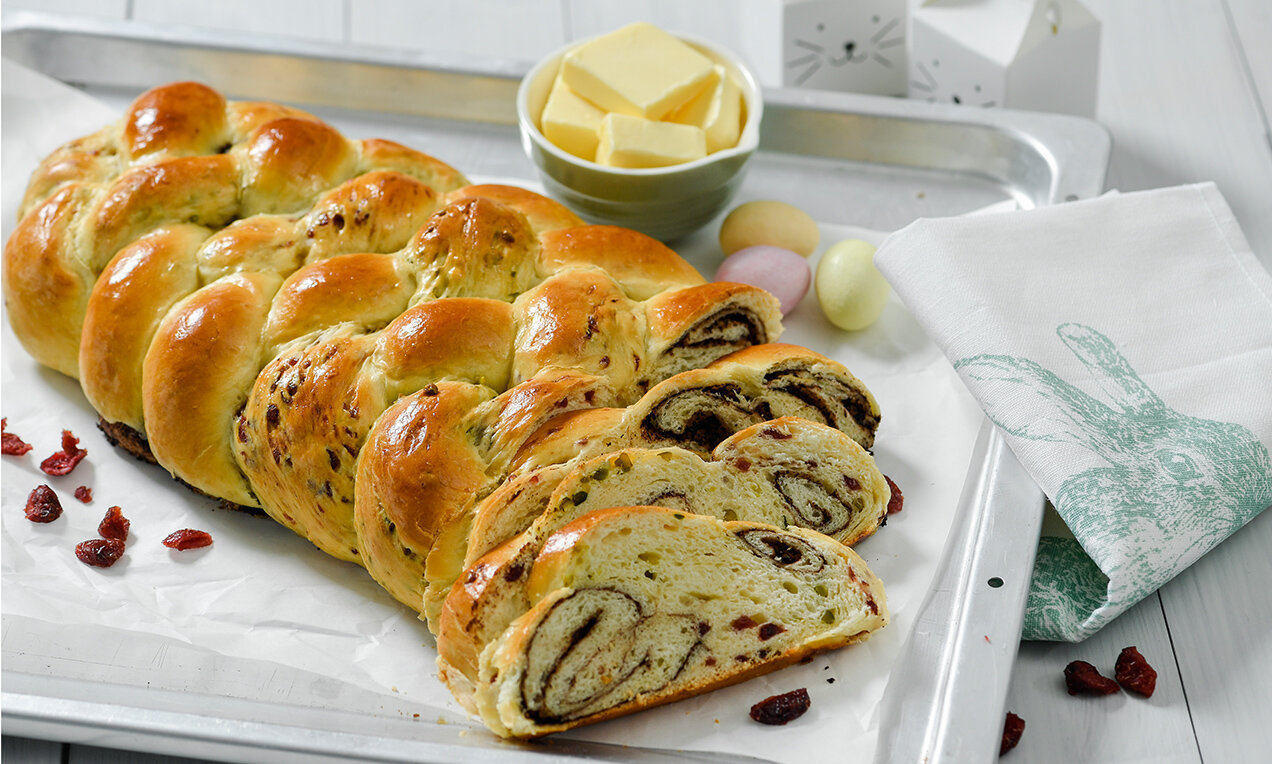 Gyümölcsös fonott kalács ötös fonással