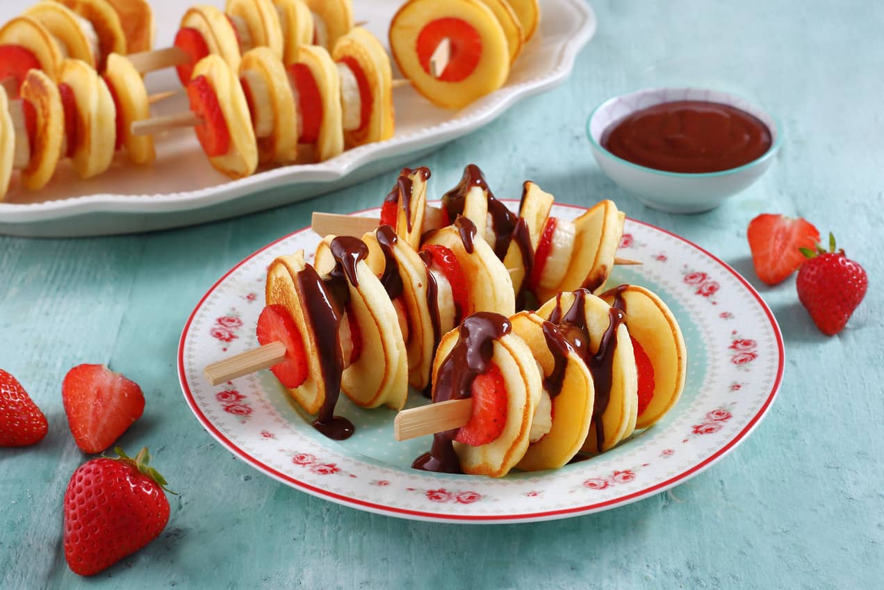 Gyümölcsös amerikai palacsinta nyársak