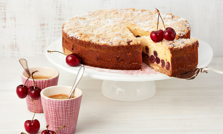 Tejfölös-meggyes morzsasüti