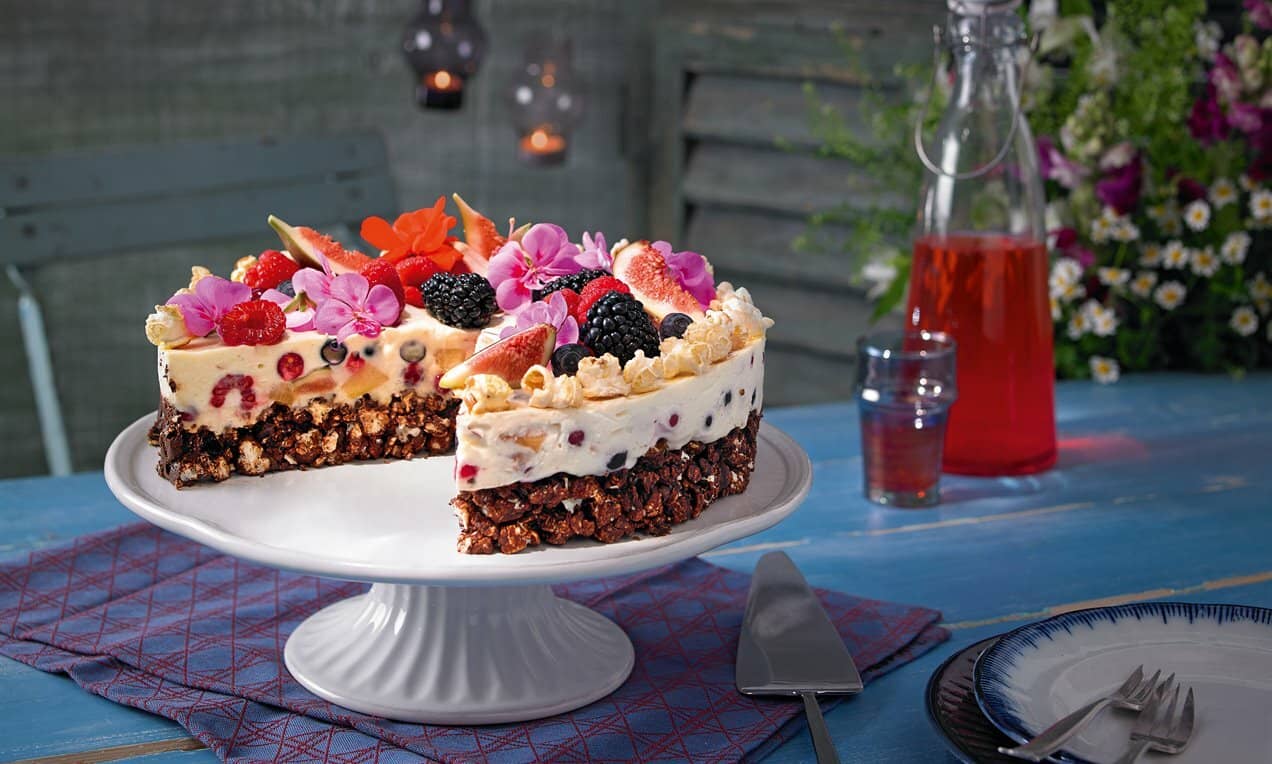 Popcorn-torta virággal