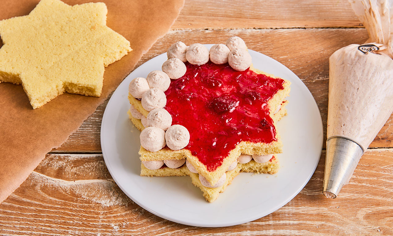 Csillagtorta fahéjas-tejszínes krémmel
