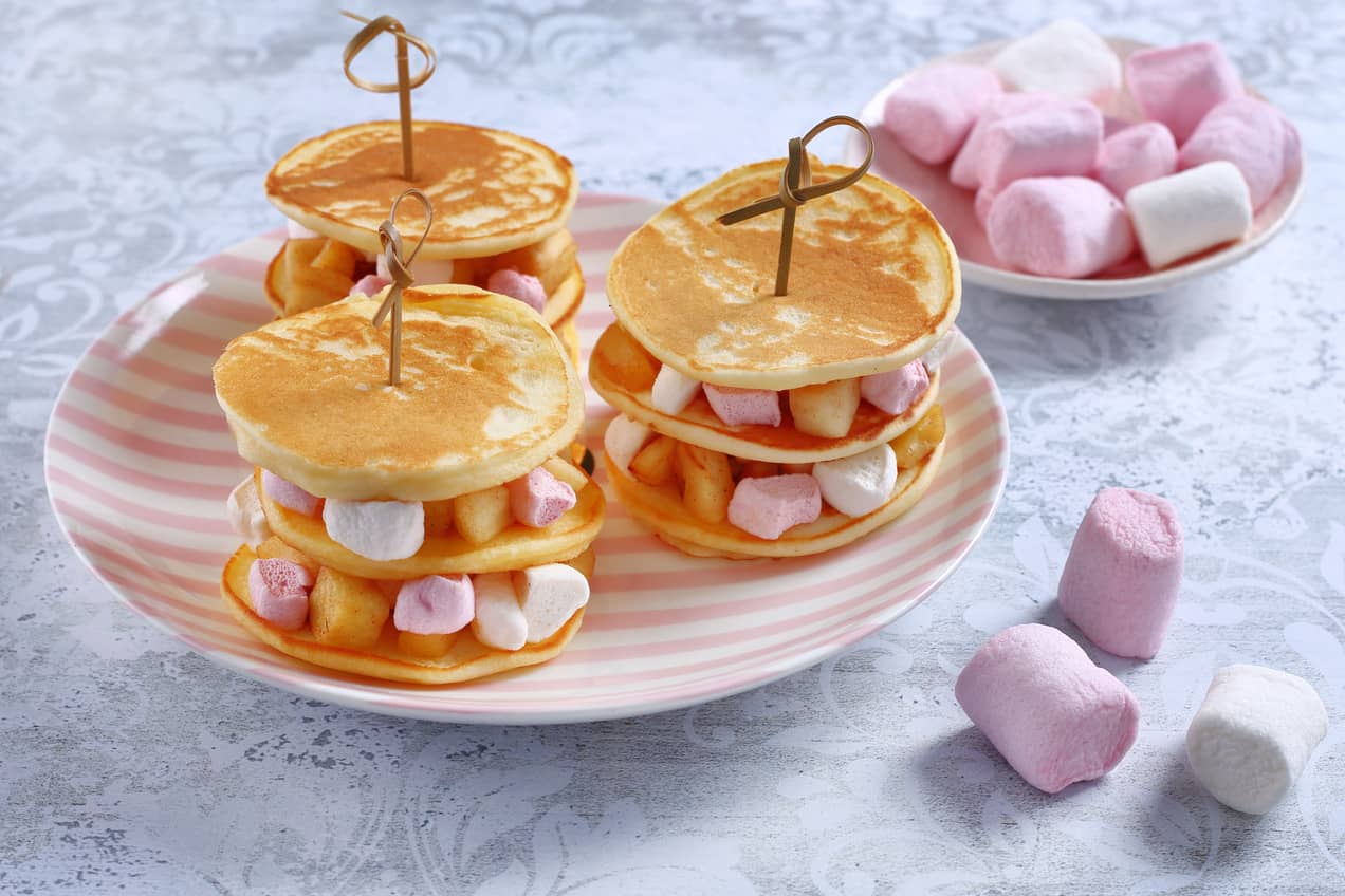 Amerikai palacsinta tornyok almával és pillecukorral