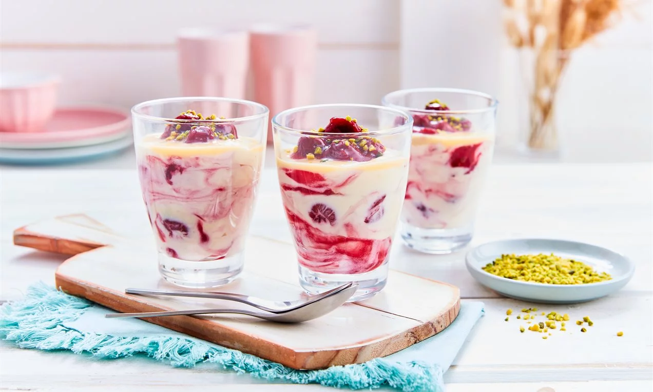 Tojáslikőrös-meggyes desszert