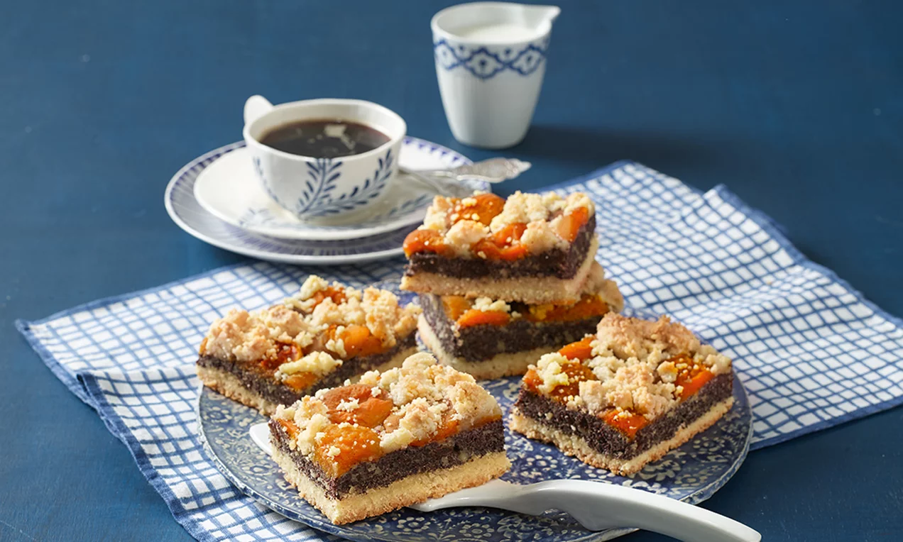 Mákos-kajszibarackos sütemény