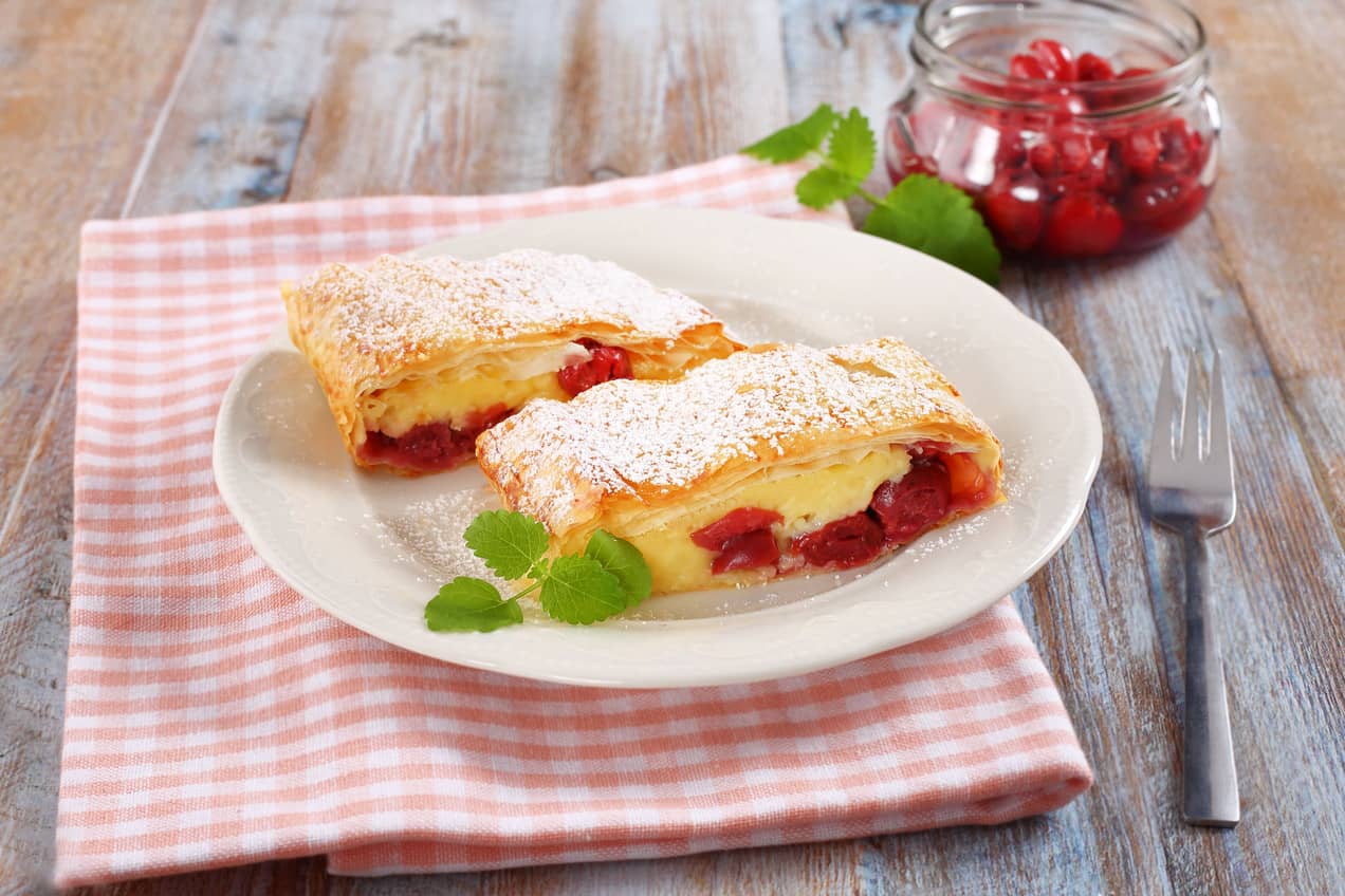 Meggyes-vaníliapudingos rétes