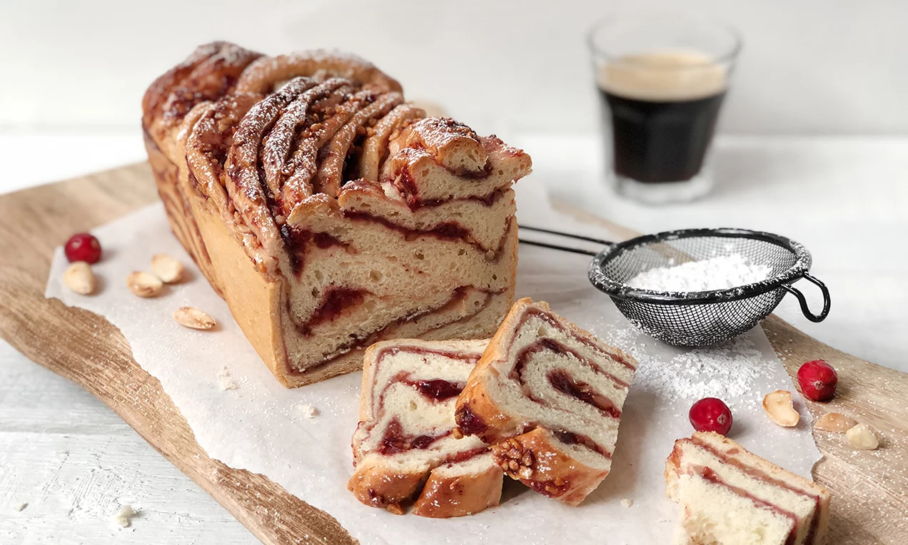 Vegán áfonyás fonott kalács