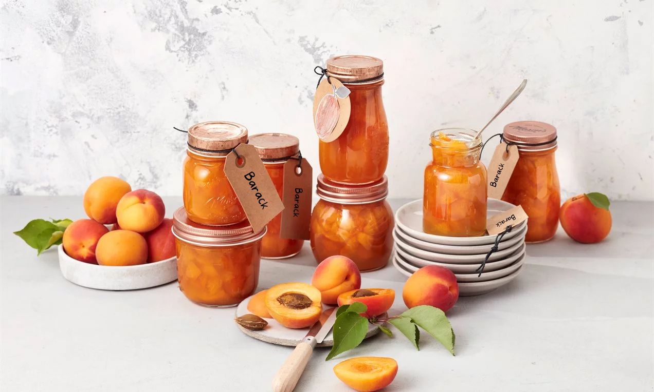 Sárgabarackdzsem fűszerekkel