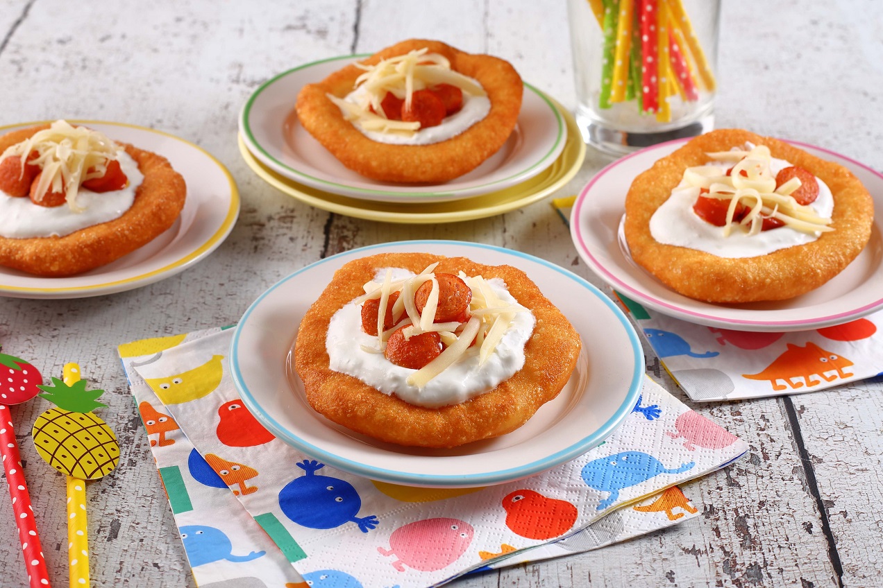 Sült virslis mini lángos