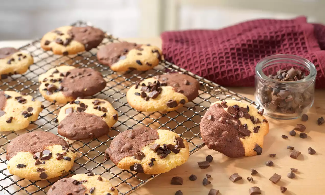 Ropogós „fekete-fehér” keksz