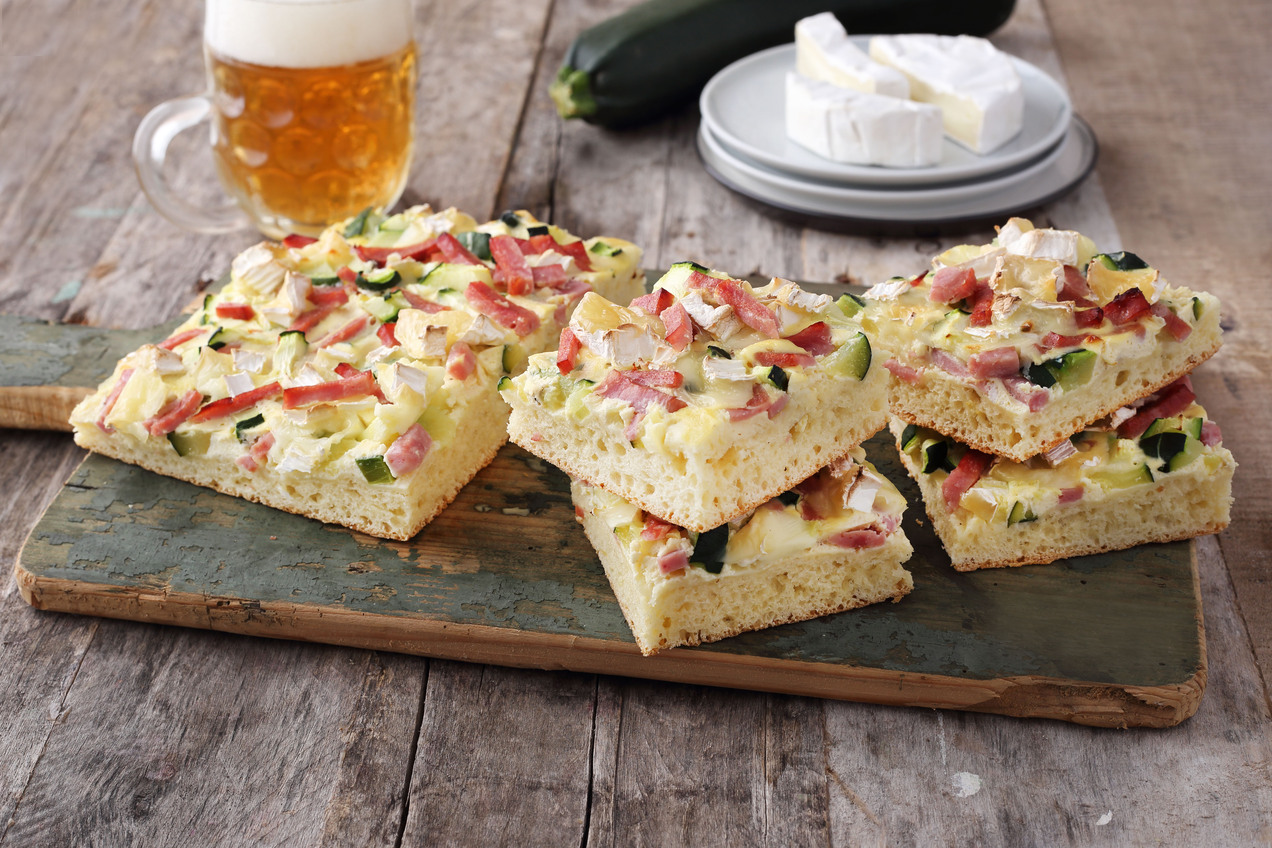 Cukkíni-camembert lepény