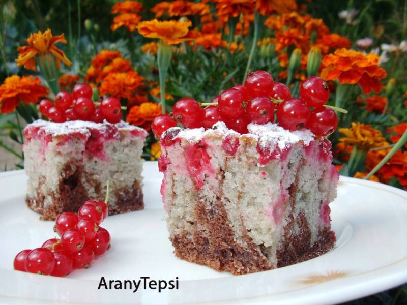 Ribizlis örvényes sütemény