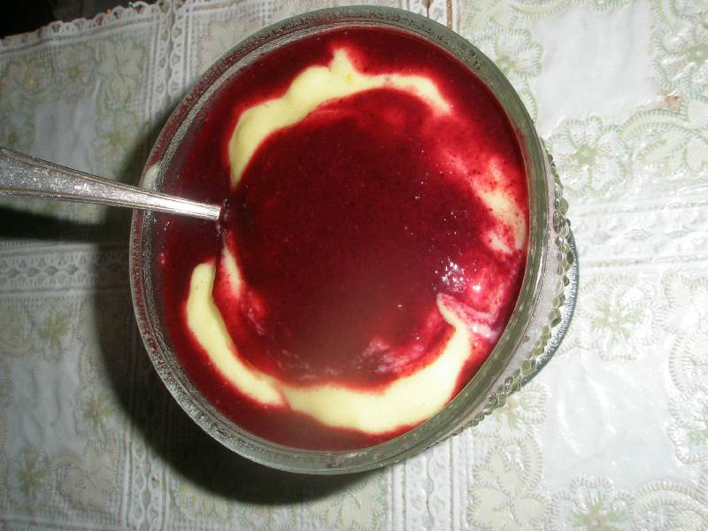 Erdei gyümölcsös pohárkrém