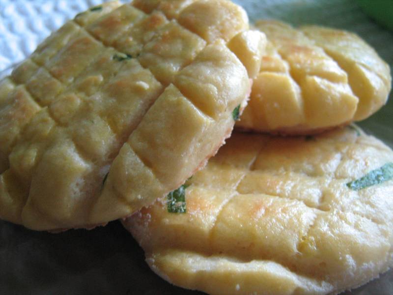 Medvehagymás pogácsa