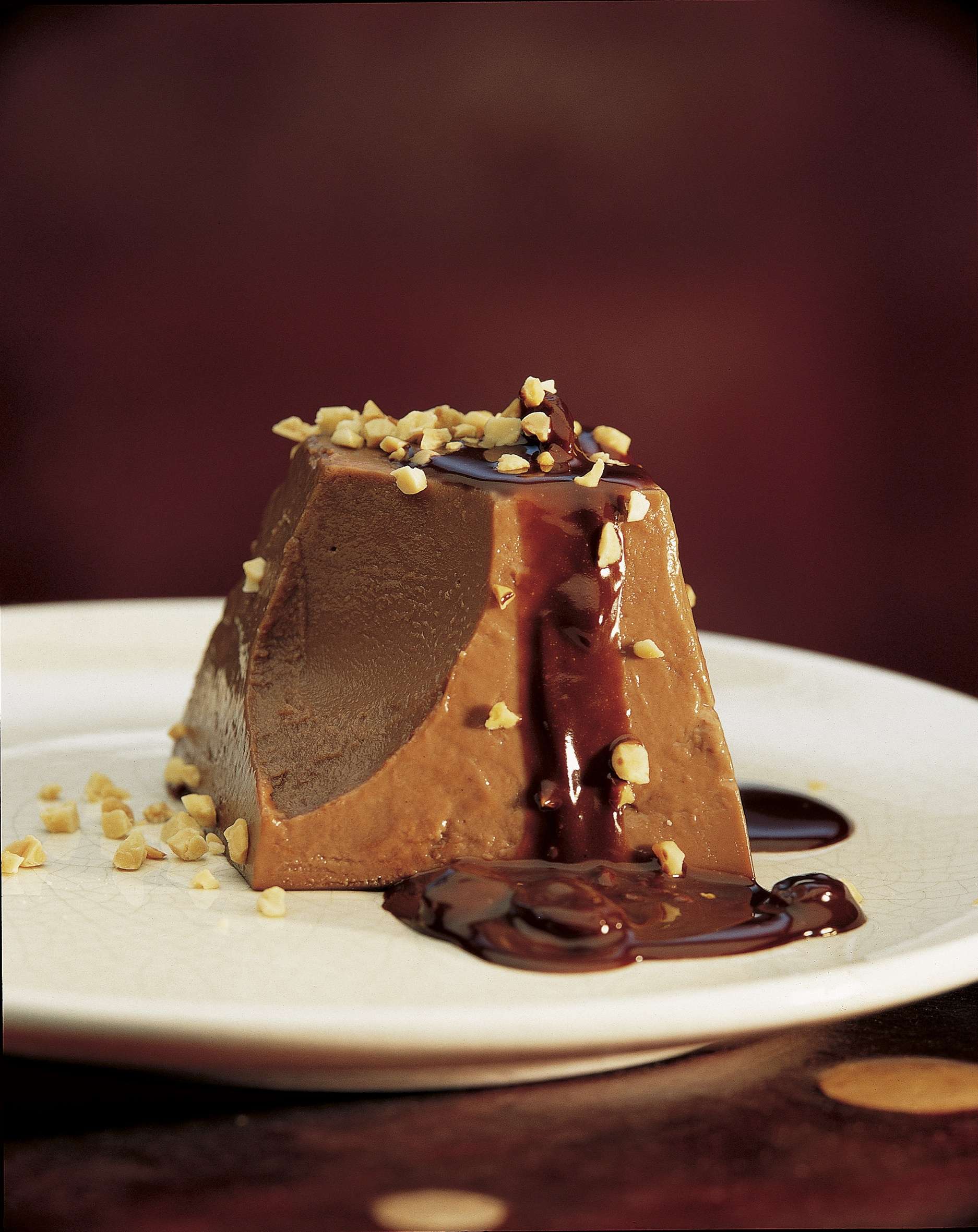 Nugát piramis csokoládéöntettel